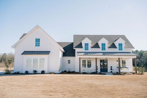 Photo of 4013 BLACKBERRY Lane, Auburn, AL 36830 (MLS # 178627)