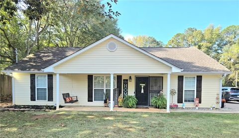 Photo of 374 LEE ROAD 187, Opelika, AL 36801 (MLS # 177390)