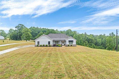 Photo of 285 LEE ROAD 852, Opelika, AL 36804 (MLS # 180353)