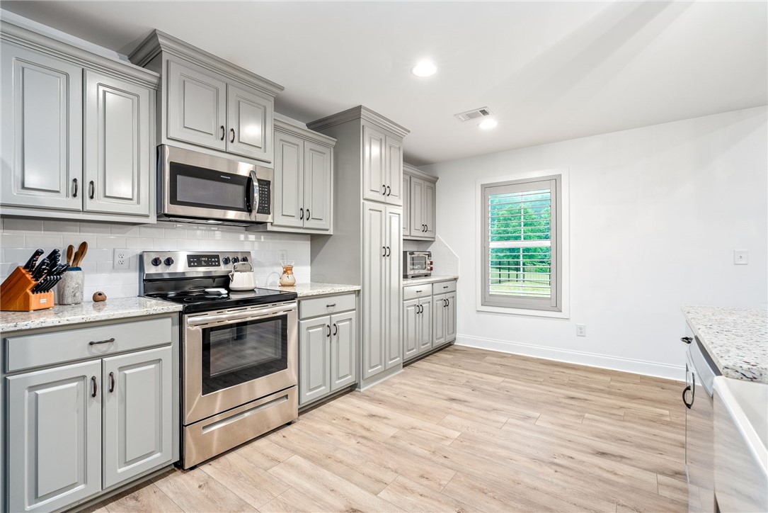 285 LEE ROAD 852