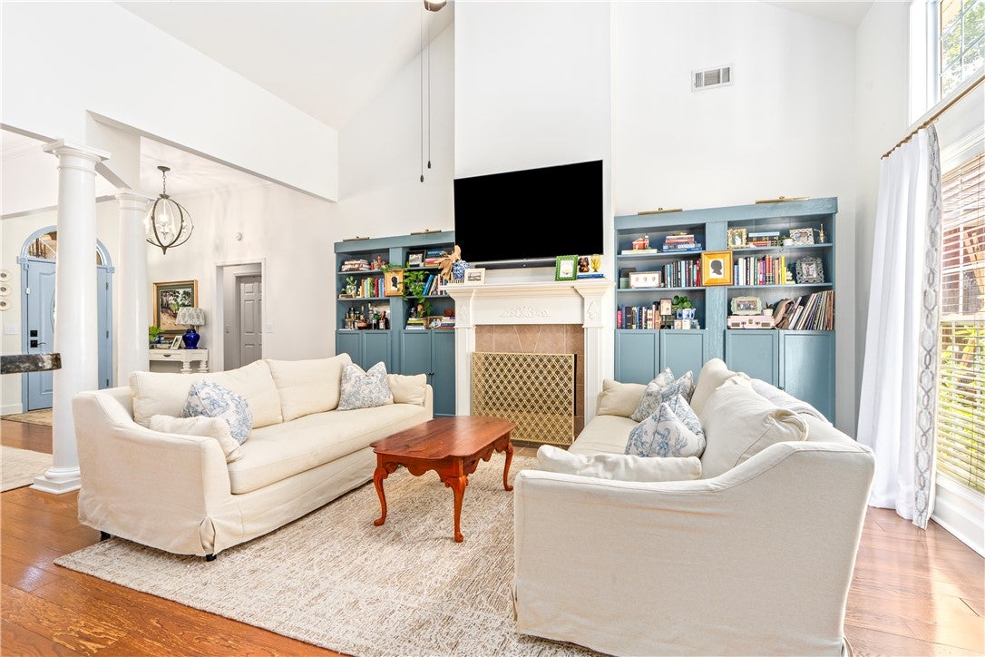 1944 HILLBROOK Circle
