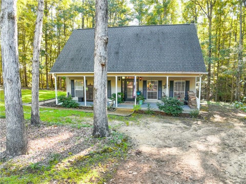 Photo of 1193 COUNTY ROAD 500, Valley, AL 36854 (MLS # 182366)