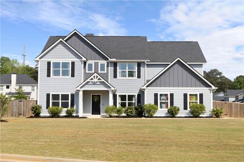 Photo of 1001 SAWYER Drive, Opelika, AL 36801 (MLS # 179668)