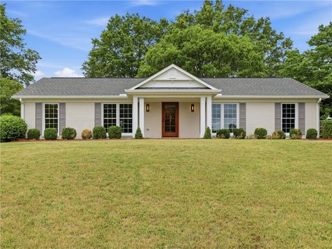 Photo of 300 KIMBERLY Drive, Auburn, AL 36832 (MLS # 180276)