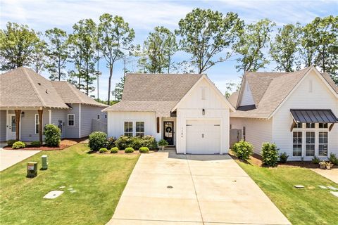 Photo of 1186 WOODLAND Circle, Opelika, AL 36801 (MLS # 180569)