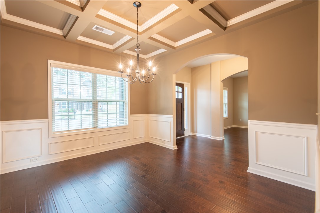 835 W RICHLAND Circle
