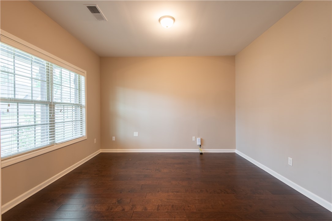 835 W RICHLAND Circle