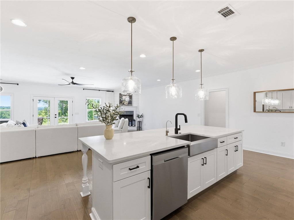 1312 GARRETT Lane