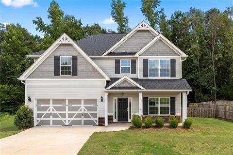 Photo of 2513 NORTHTOWNE Drive, Opelika, AL 36801 (MLS # 180168)