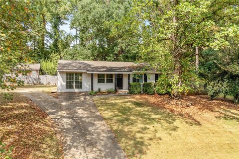 Photo of 1600 MILLBRANCH Drive, Auburn, AL 36832 (MLS # 176880)