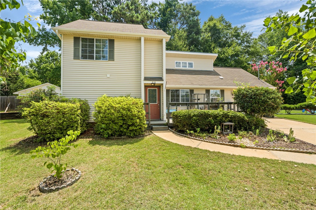 838 ANDREWS Court