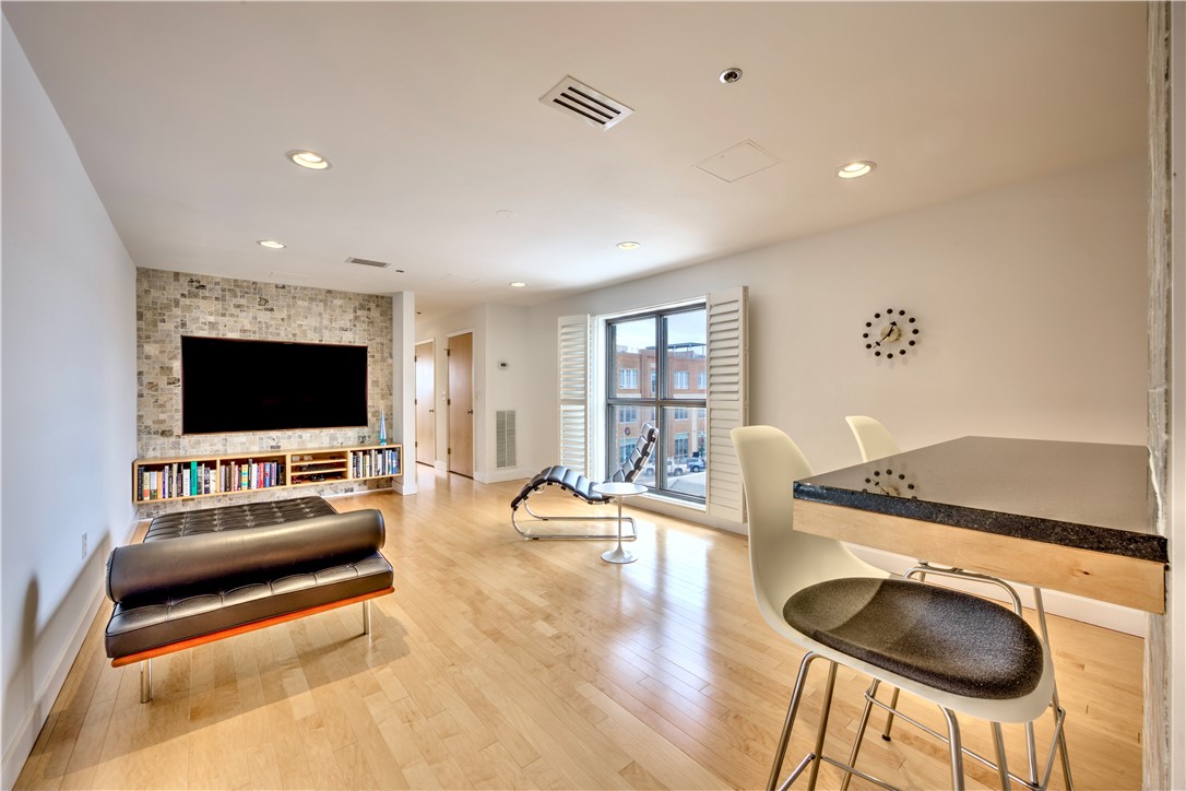 145 E MAGNOLIA Avenue 301