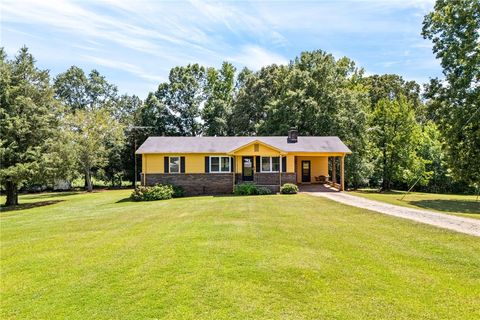 Photo of 1195 COUNTY ROAD 55, Camp Hill, AL 36850 (MLS # 175929) Photo of 1195 COUNTY ROAD 55, Camp Hill, AL 36850 (MLS # 175929)