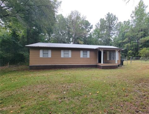 Photo of 2022 E MARTIN LUTHER KING, Tuskegee, AL 36083 (MLS # 176871)