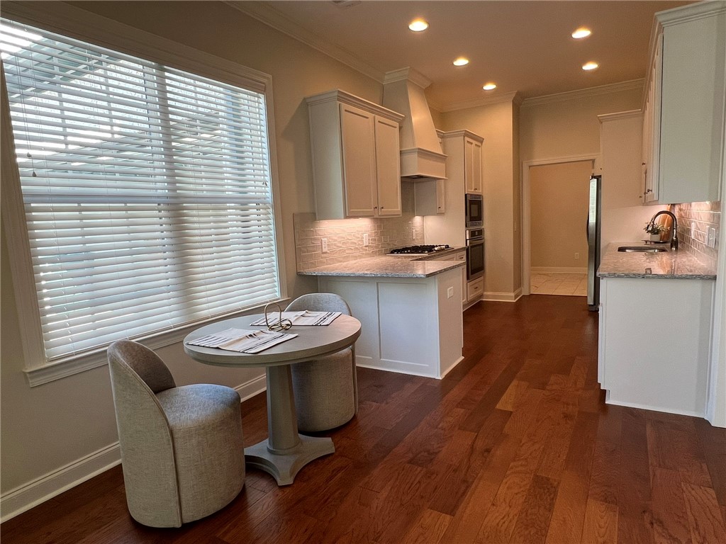 688 VILLAS Way 102