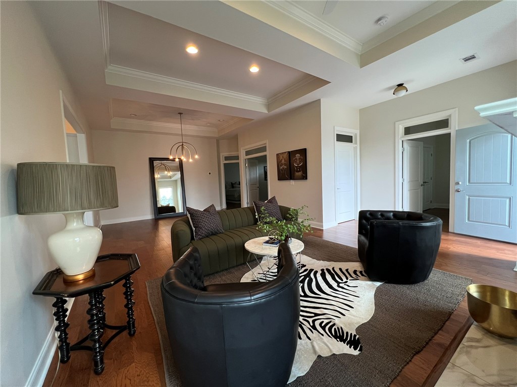 688 VILLAS Way 102
