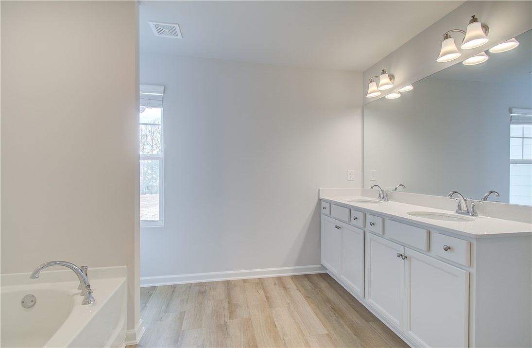 Opelika, Alabama 36804, United States, 3 Bedrooms Bedrooms, ,3 BathroomsBathrooms,Residential,Pending,36009