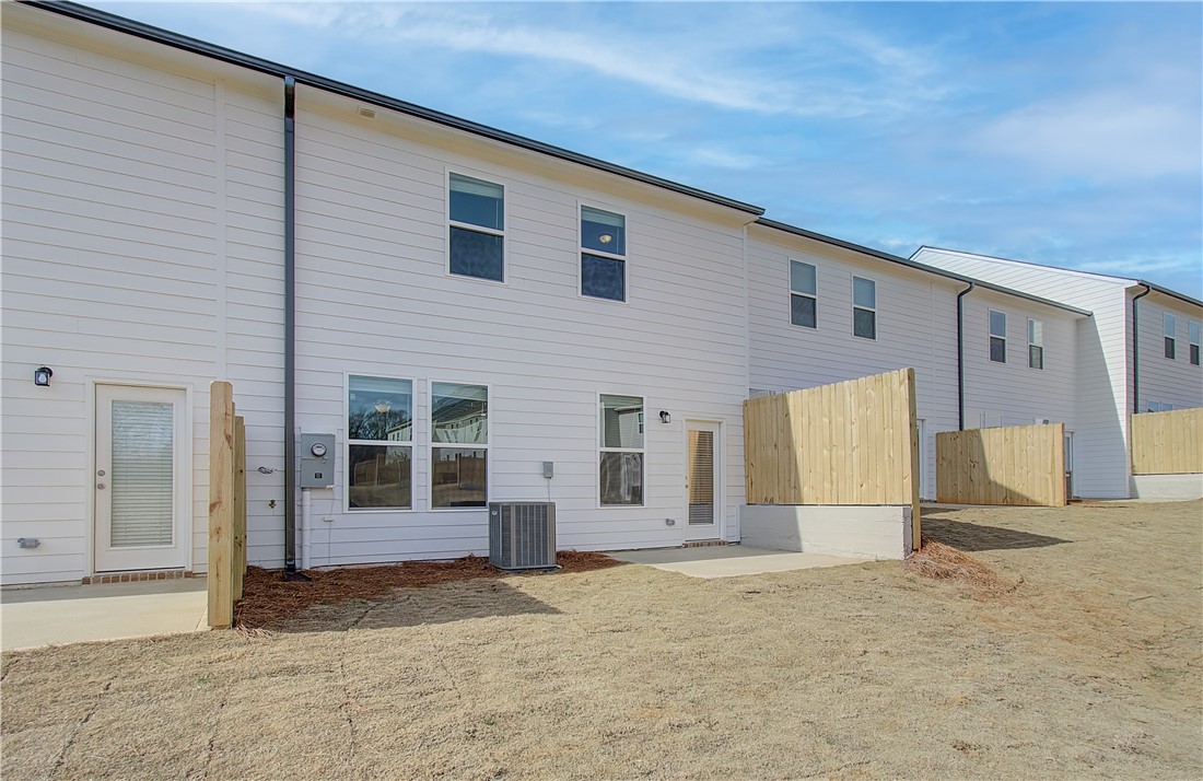 Opelika, Alabama 36804, United States, 3 Bedrooms Bedrooms, ,3 BathroomsBathrooms,Residential,Pending,36009