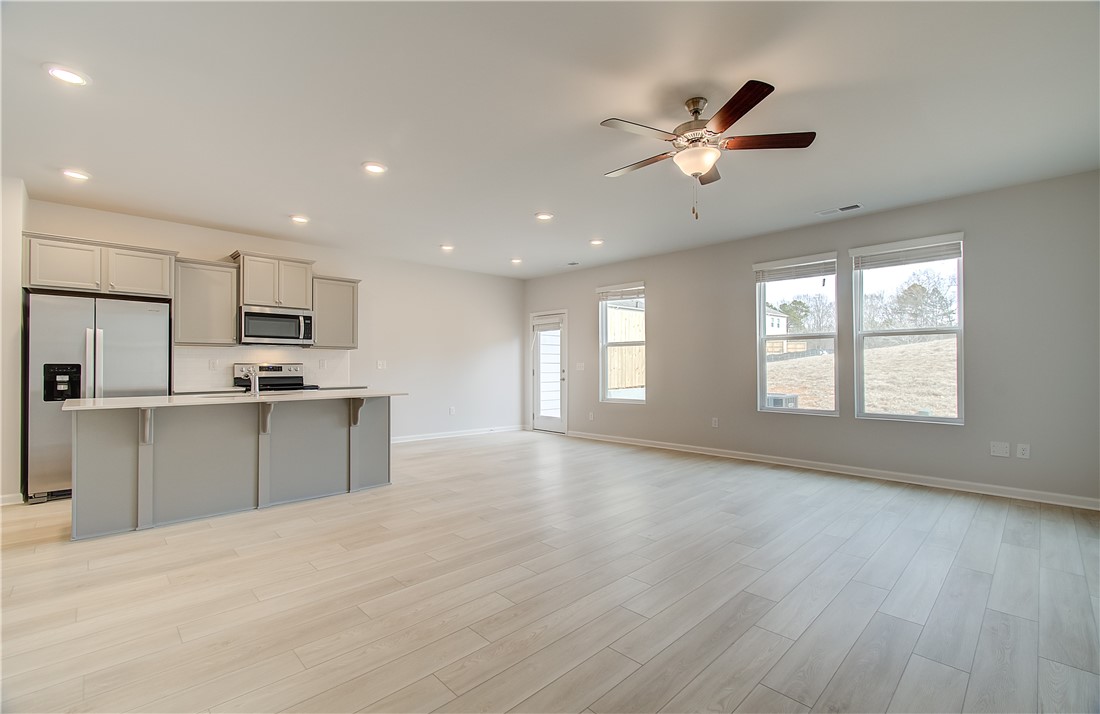 Opelika, Alabama 36804, United States, 3 Bedrooms Bedrooms, ,3 BathroomsBathrooms,Residential,Pending,36009