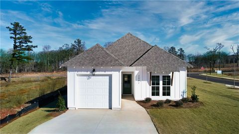 Photo of 36 CROSSING Court W, Valley, AL 36854 (MLS # 180594)
