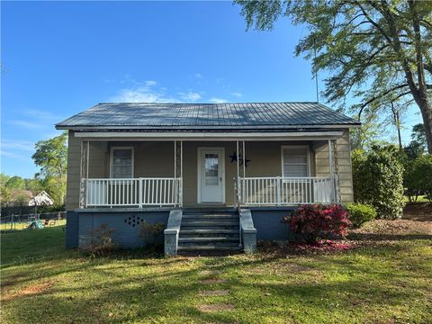Photo of 107 WELLINGTON Street, Valley, AL 36854 (MLS # 179782)