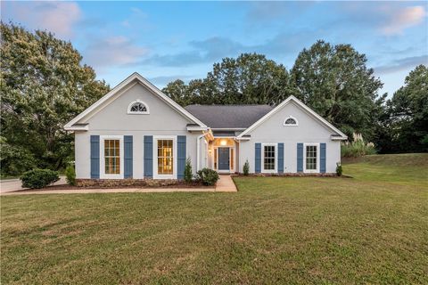 1661 S CAMDEN Court Auburn AL 36830