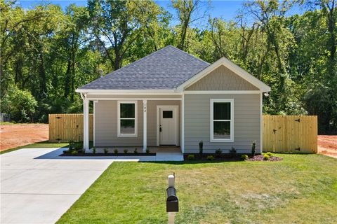 Photo of 103 BRANNON Drive, Opelika, AL 36801 (MLS # 179422)