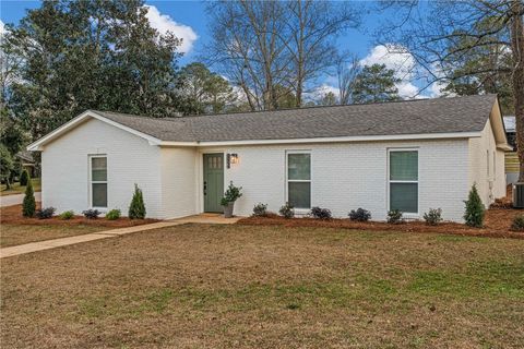 Photo of 1122 BOND Avenue, Auburn, AL 36830 (MLS # 178284)