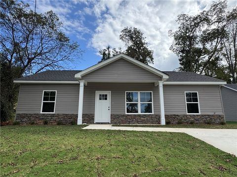 Photo of 811 CHERRY Drive, Lanett, AL 36863 (MLS # 177081)