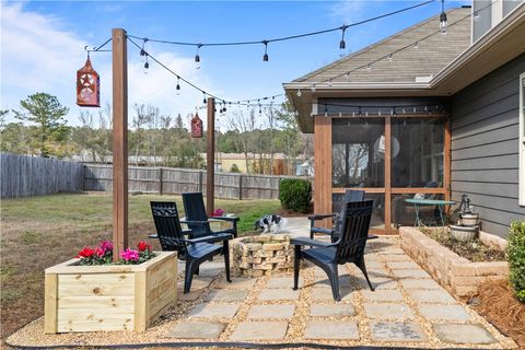 Photo of 2704 EAST POINT Drive, Opelika, AL 36804 (MLS # 179335)