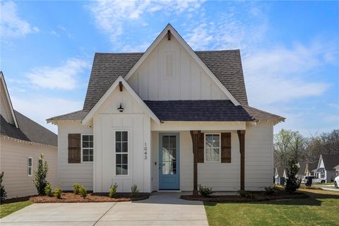 252 WOODLAND Circle Opelika AL 36801