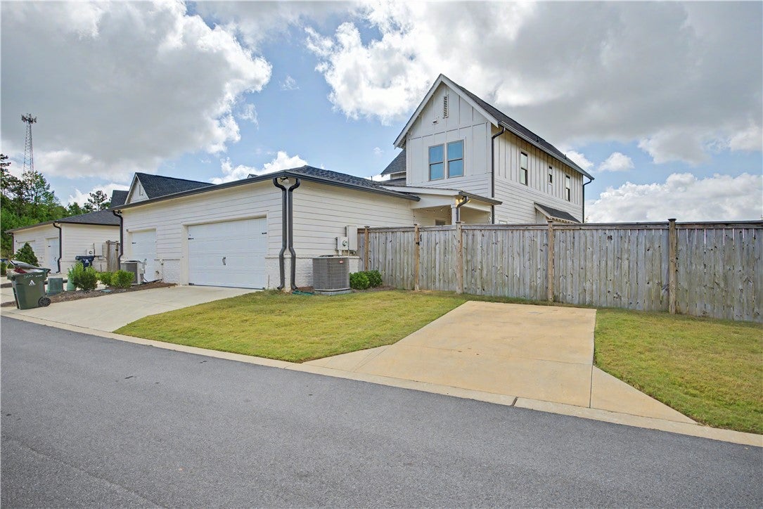 500 GREY OAK Circle