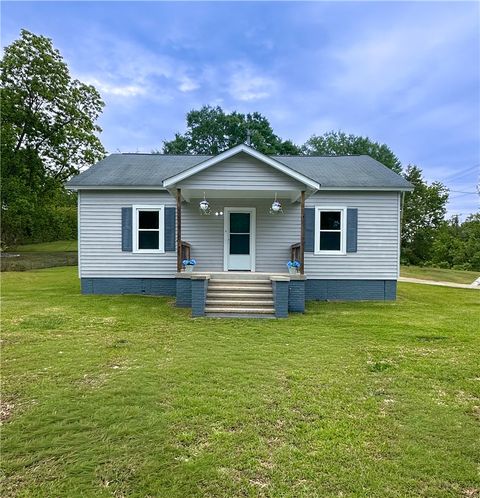 Photo of 209 COMBS Street, Valley, AL 36854 (MLS # 180289)