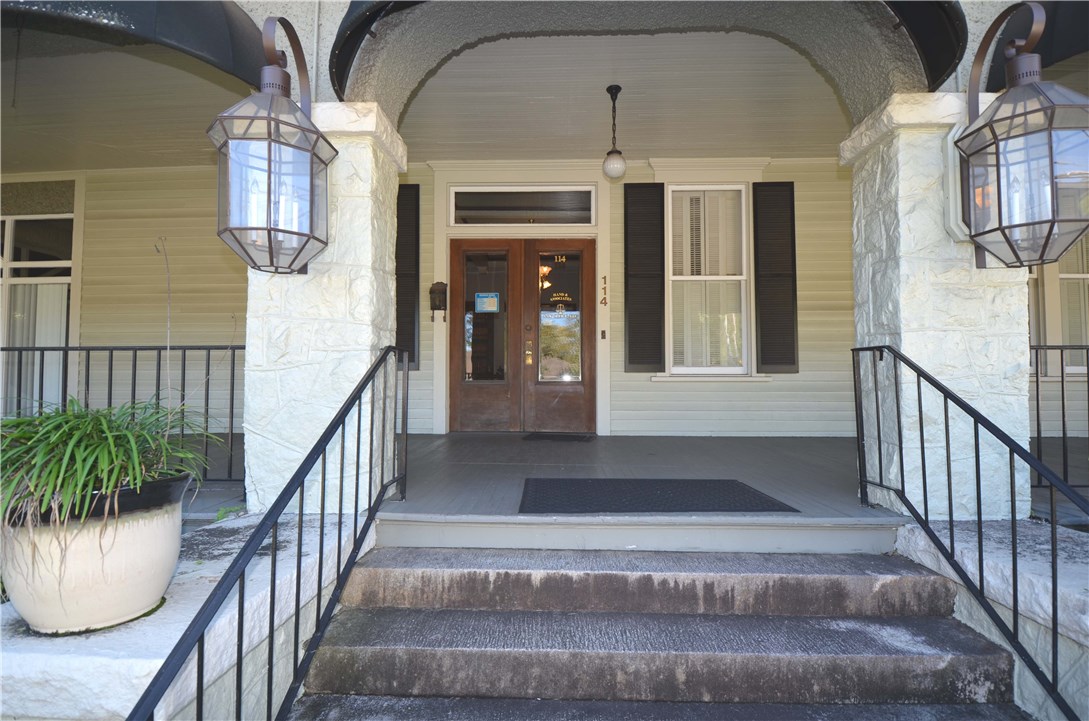 114 N 8TH