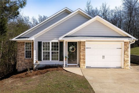 Photo of 2800 EDGEMONT Street, Opelika, AL 36804 (MLS # 179207)