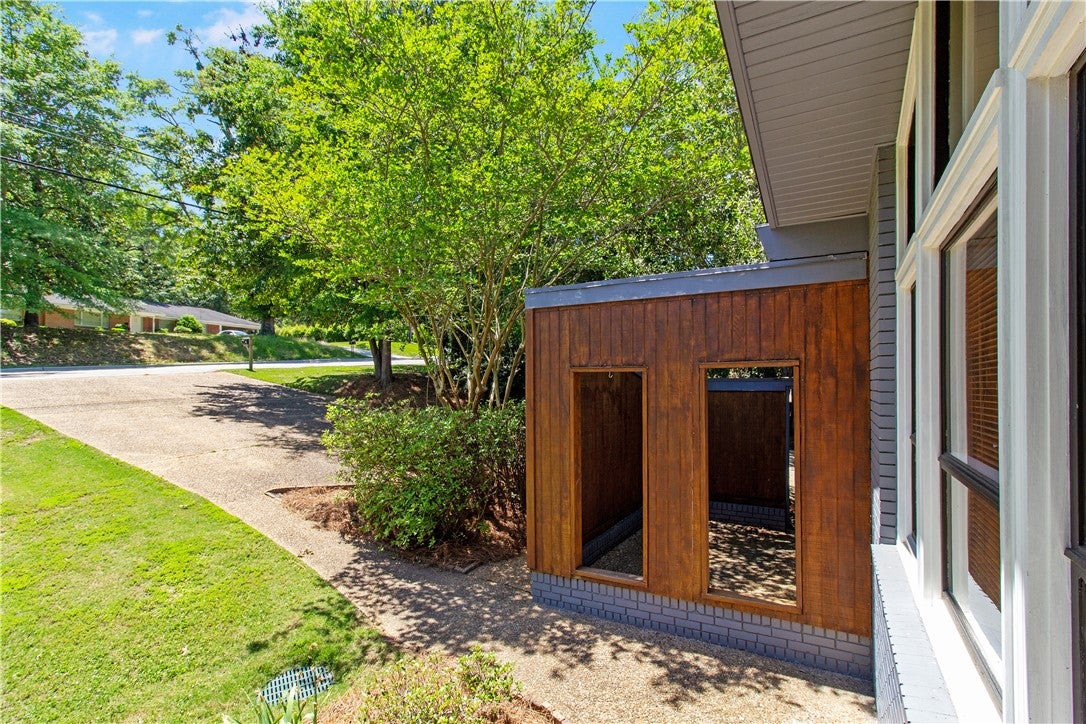567 MOORES MILL Road