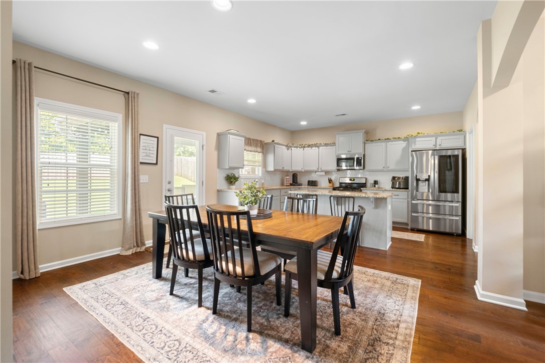 Auburn, Alabama 36832, United States, 4 Bedrooms Bedrooms, ,3 BathroomsBathrooms,Residential,Pending,143918