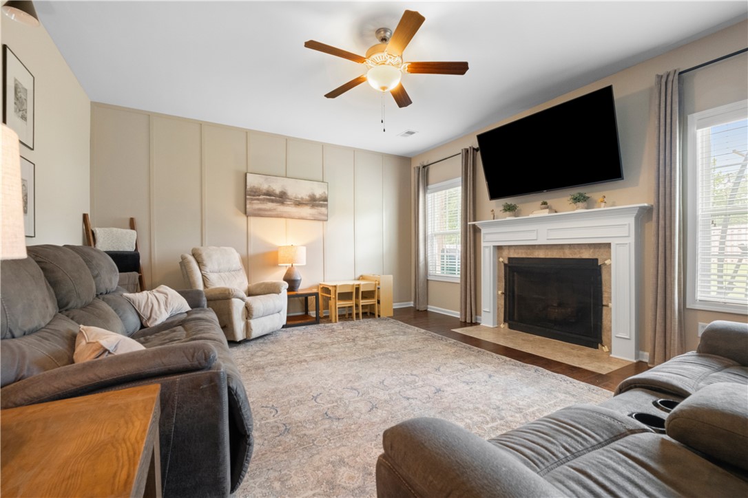 818 W RICHLAND Circle