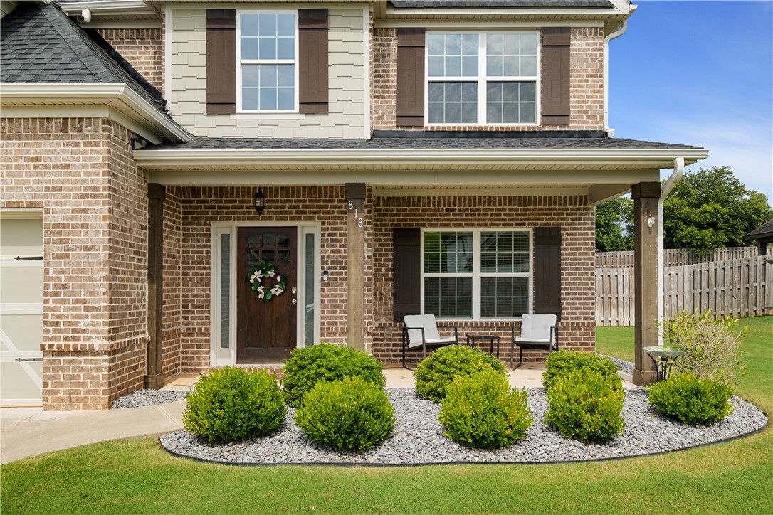 818 W RICHLAND Circle