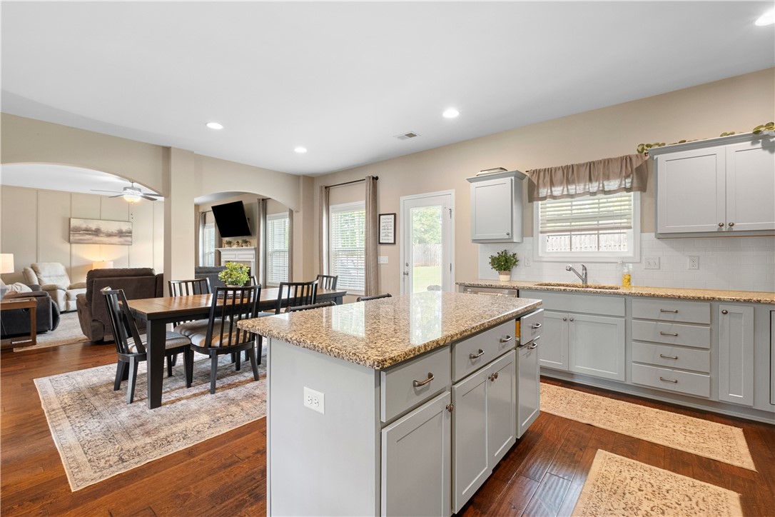 Auburn, Alabama 36832, United States, 4 Bedrooms Bedrooms, ,3 BathroomsBathrooms,Residential,Pending,143918