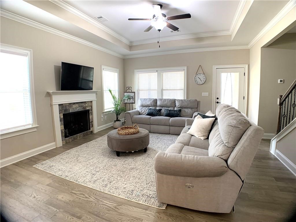 942 FALCONER Drive