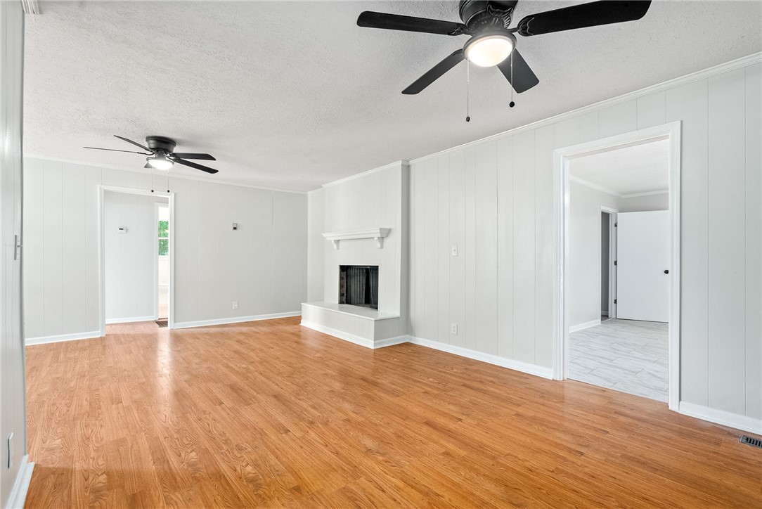 410 CRESTVIEW Lane