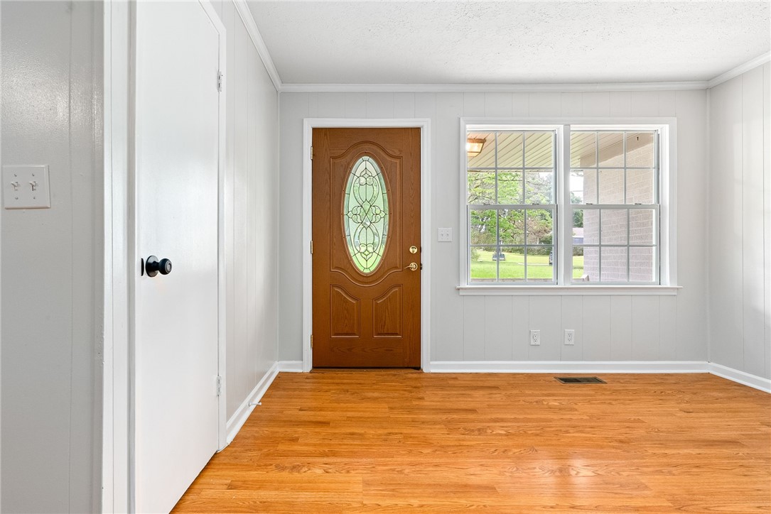 410 CRESTVIEW Lane