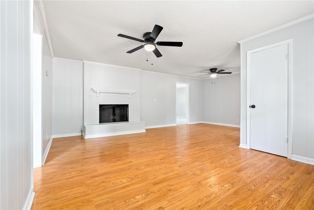 410 CRESTVIEW Lane