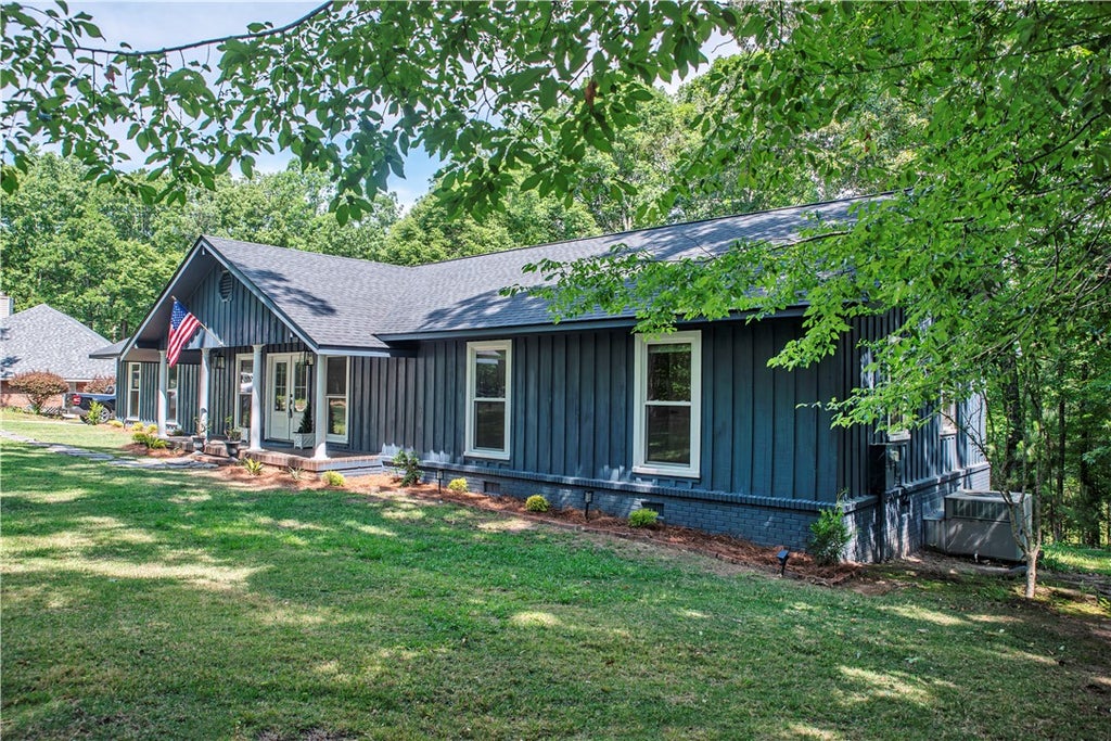 Photo of 494 FAIRWAY RIDGE Road, Dadeville, AL 36853 (MLS # 182409)