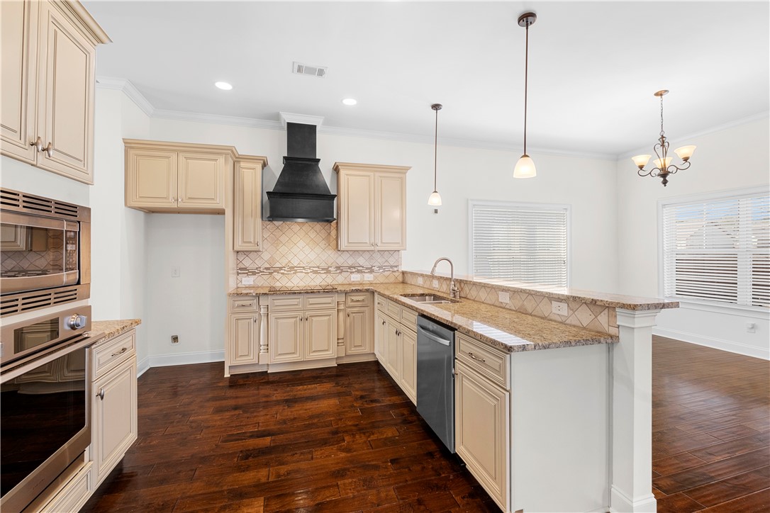 Auburn, Alabama 36832, United States, 4 Bedrooms Bedrooms, ,4 BathroomsBathrooms,Residential,Pending,5809