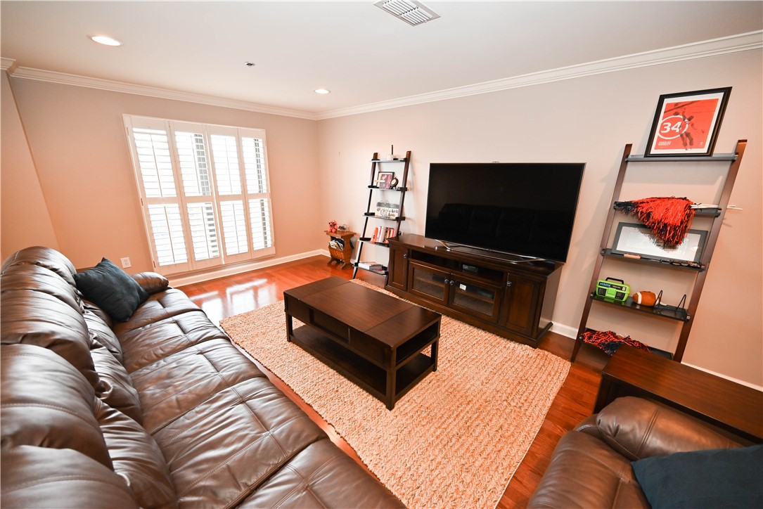 145 E MAGNOLIA Avenue 311