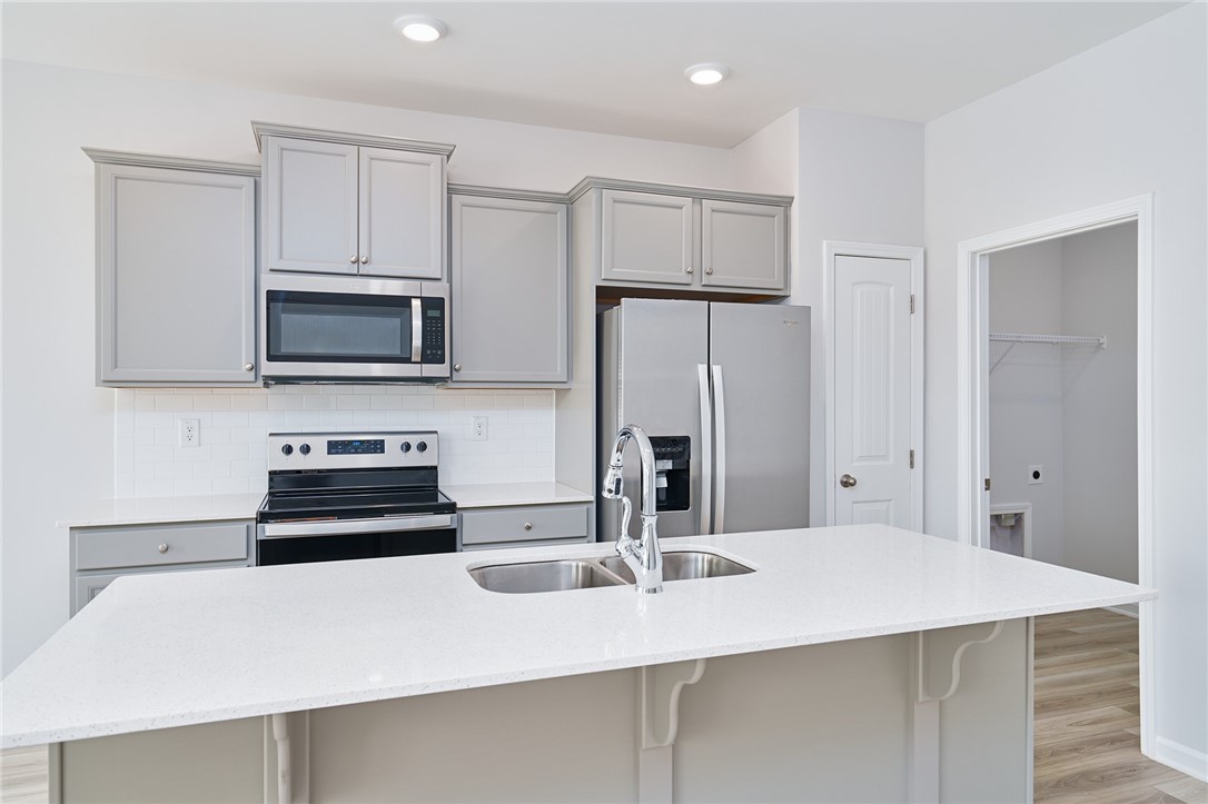 Opelika, Alabama 36804, United States, 3 Bedrooms Bedrooms, ,3 BathroomsBathrooms,Residential,Pending,5416