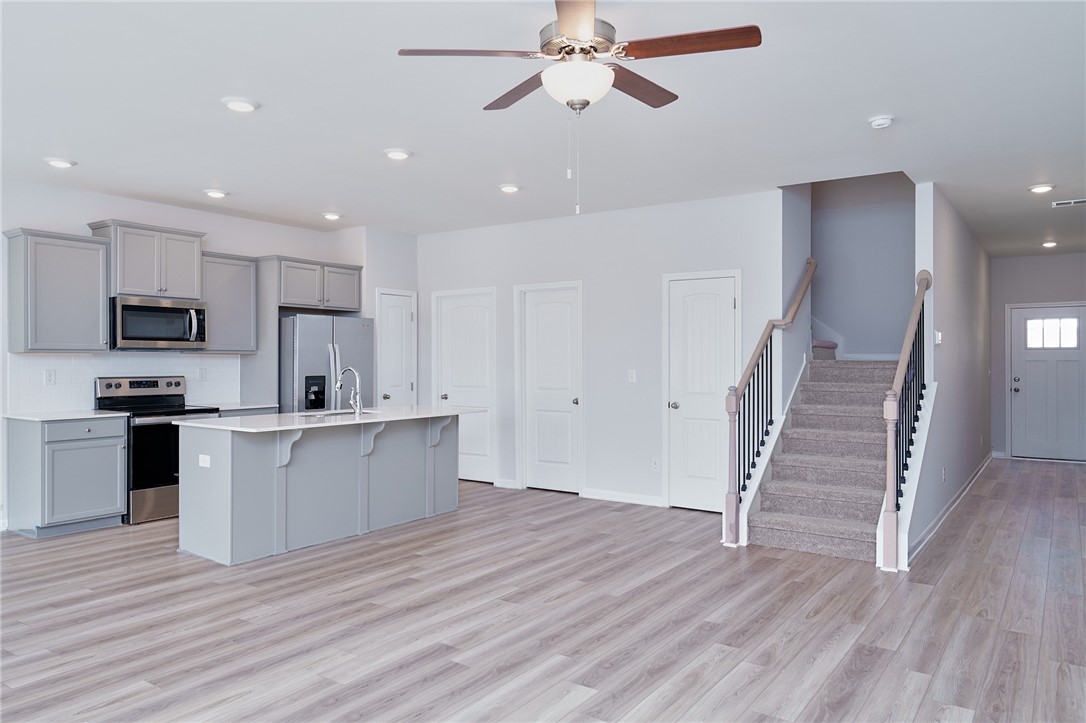 Opelika, Alabama 36804, United States, 3 Bedrooms Bedrooms, ,3 BathroomsBathrooms,Residential,Pending,5416