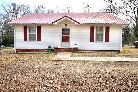 Photo of 208 COMBS Street, Valley, AL 36854 (MLS # 178895)